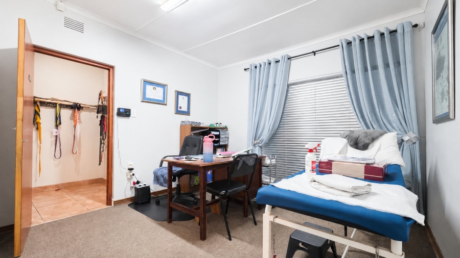 4 Bedroom Property for Sale in Flamwood North West